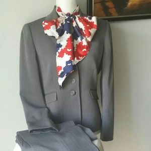 *TAHARI* ARTHUR S. LEVINE  GRAY PANT SUIT